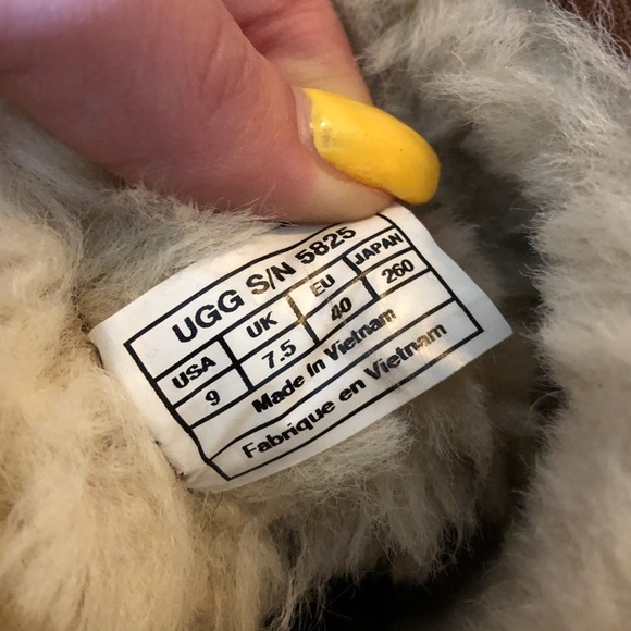 UGG Boots - Picture 4 of 5